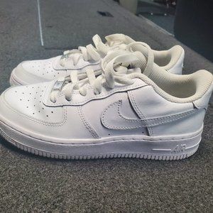 Boys NIKE AIR FORCE 1'S size 4.5